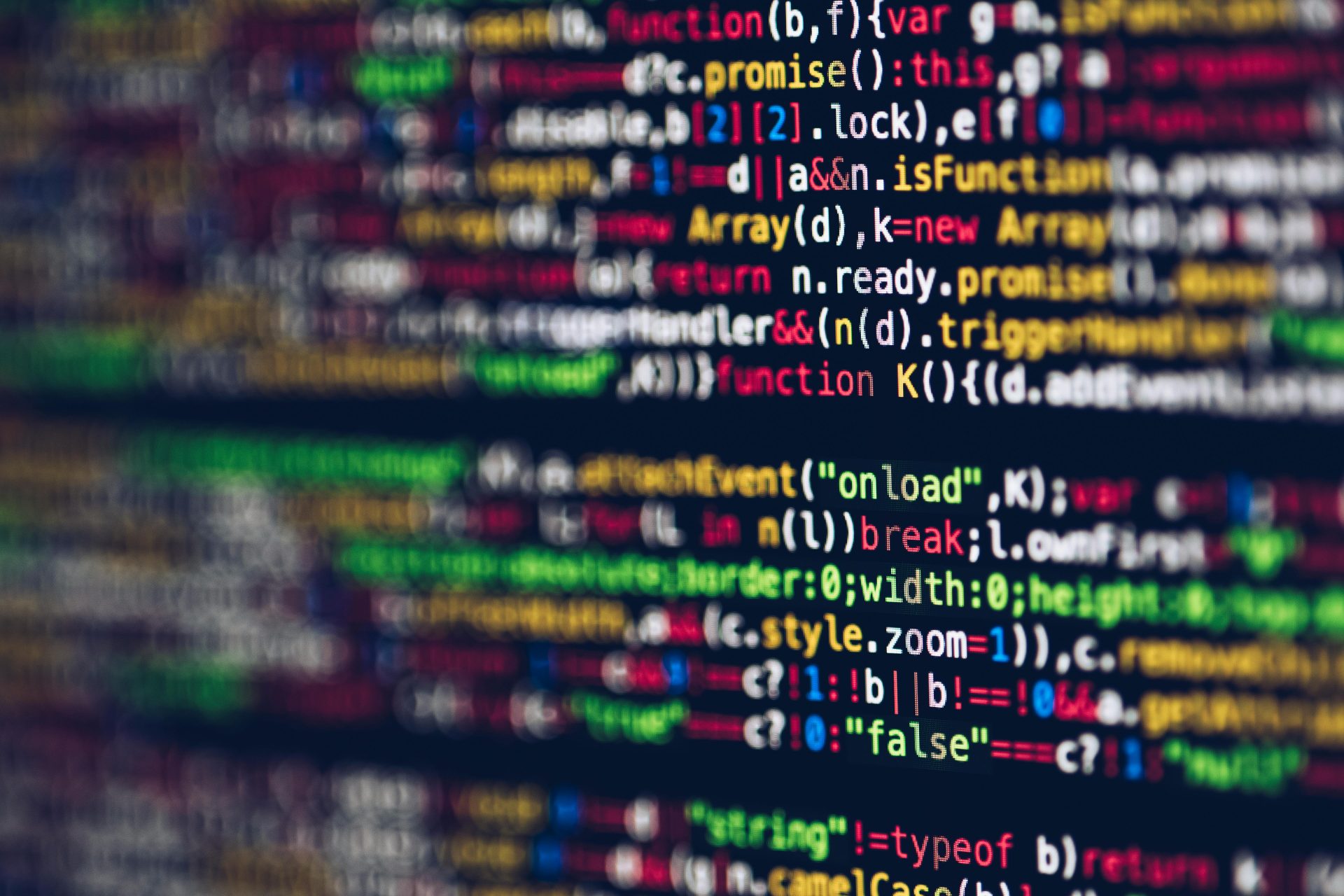 Équipe travaillant de concert à l'optimisation de l'entreprise.